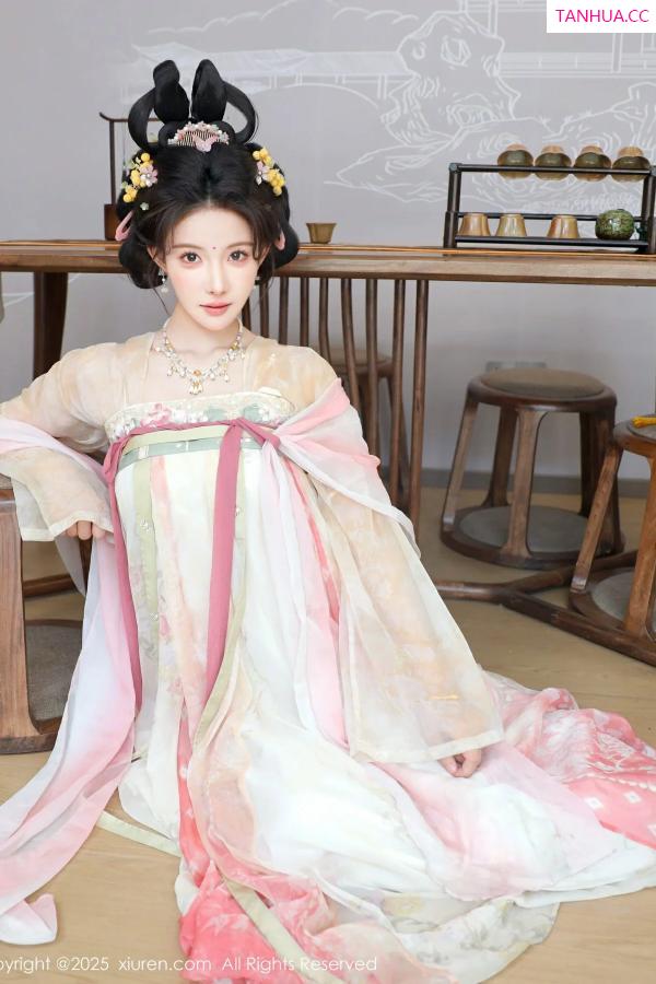   [XiuRen]高清写真图 2025.08.13 No.10645 梨霜儿 古装服饰第25张图片